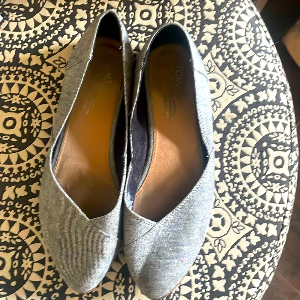 Toms Jutti Flats Gray 7. Show some wear but have a lot of life left.
